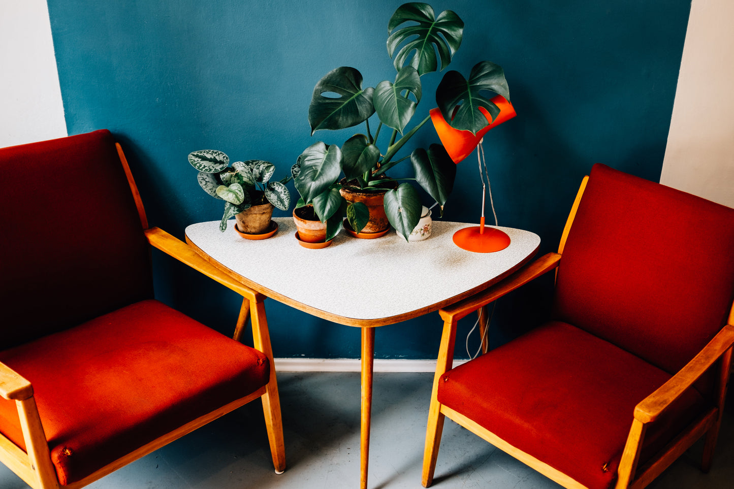 Coffee table with 2 chairs